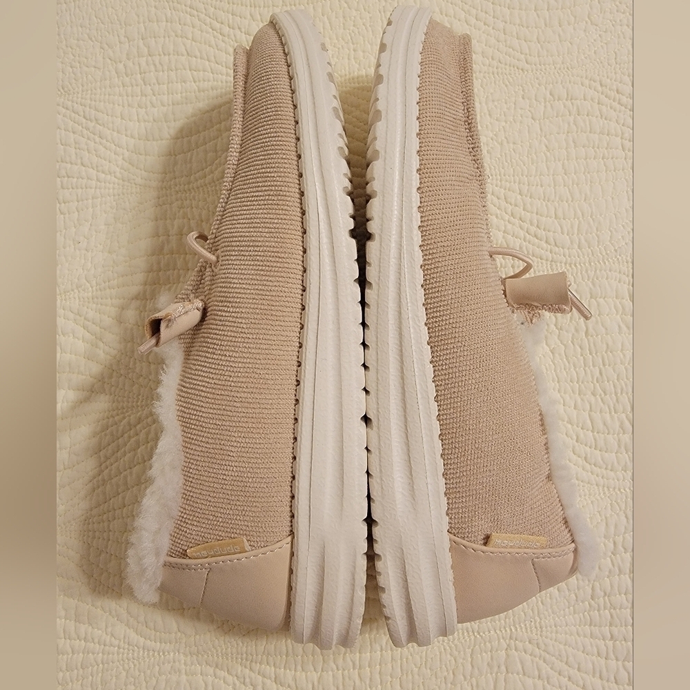 NWT Hey Dude Ladies Wendy Slip On Sneaker - Picture 4 of 10